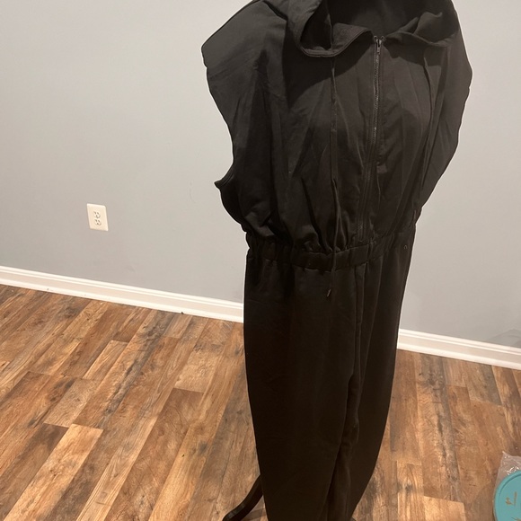 Cotton Stretch Black jumpsuit with Hood🖤 - Picture 3 of 3
